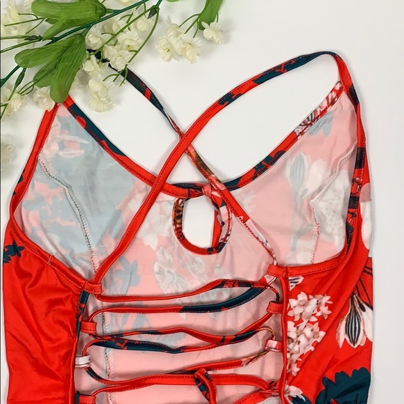 Red Floral Maxi w/ Crisscross Tie Back - Picture 6 of 6